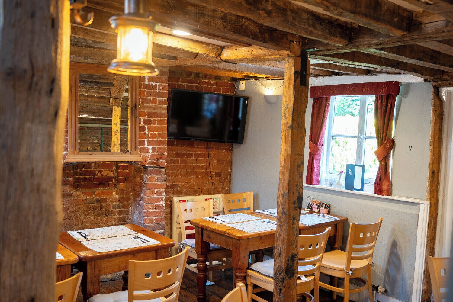 lunch and dinner served