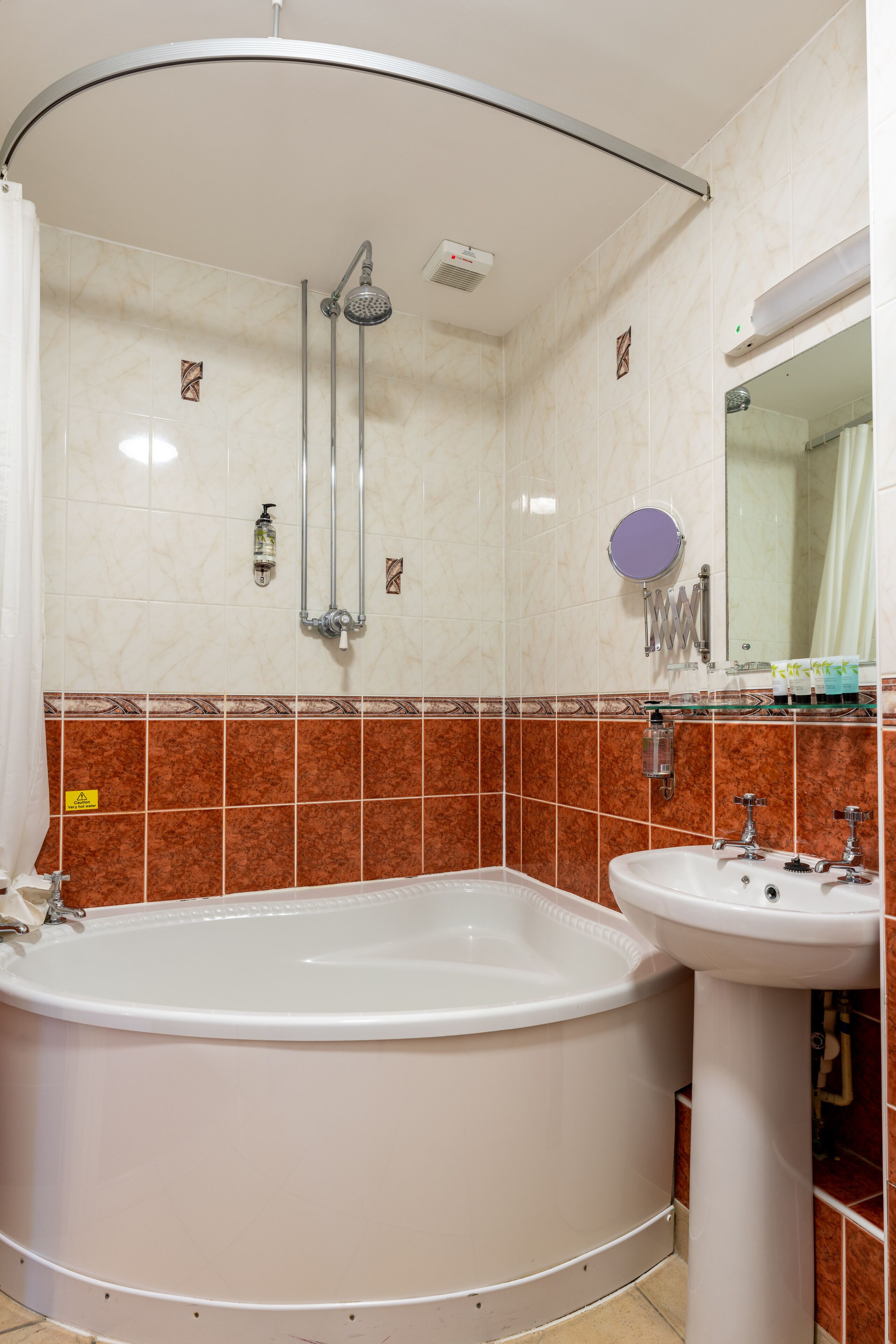 combined shower/bathtub, free toiletries, hair dryer, towels