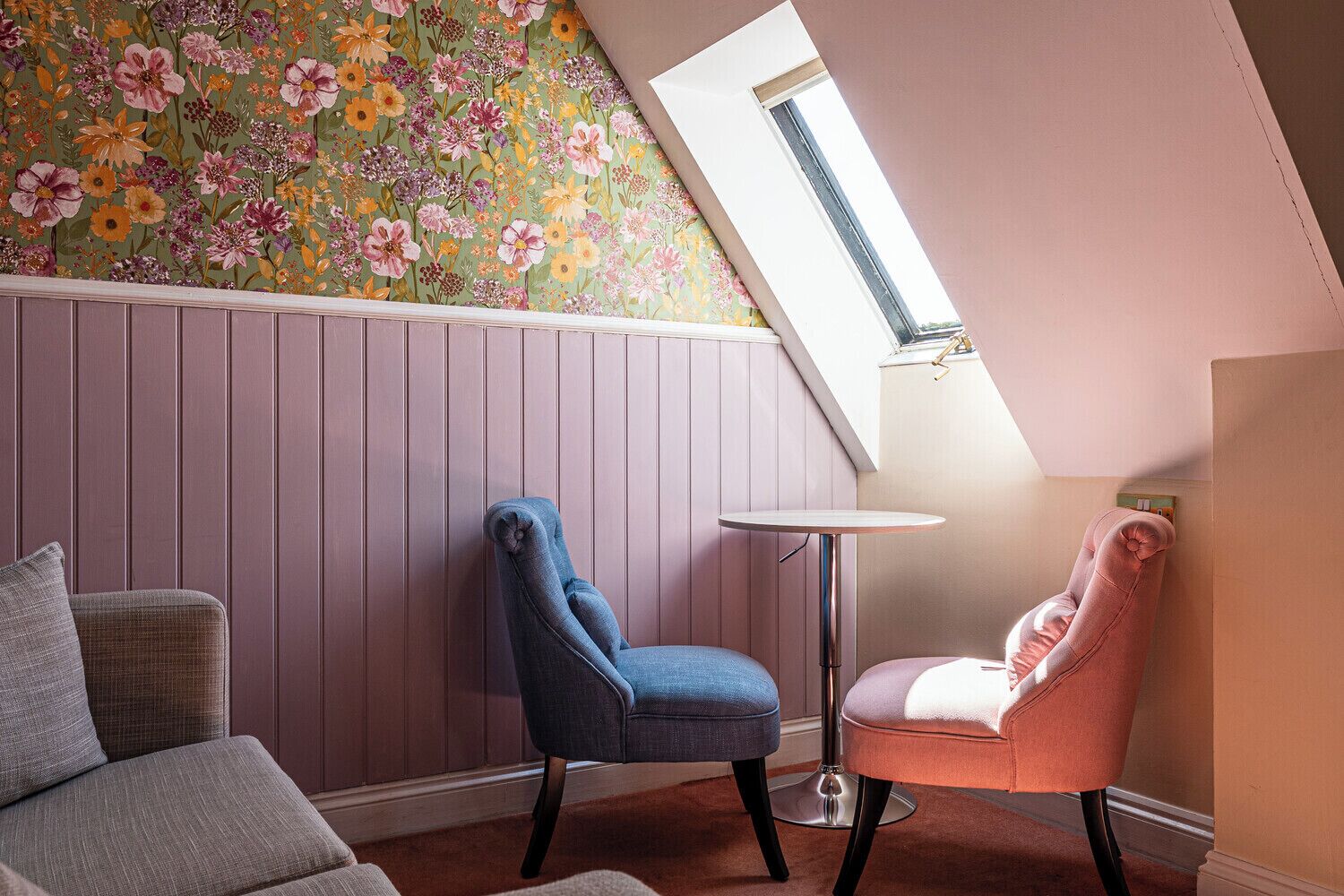 Individually decorated, iron/ironing board, free WiFi, bed sheets