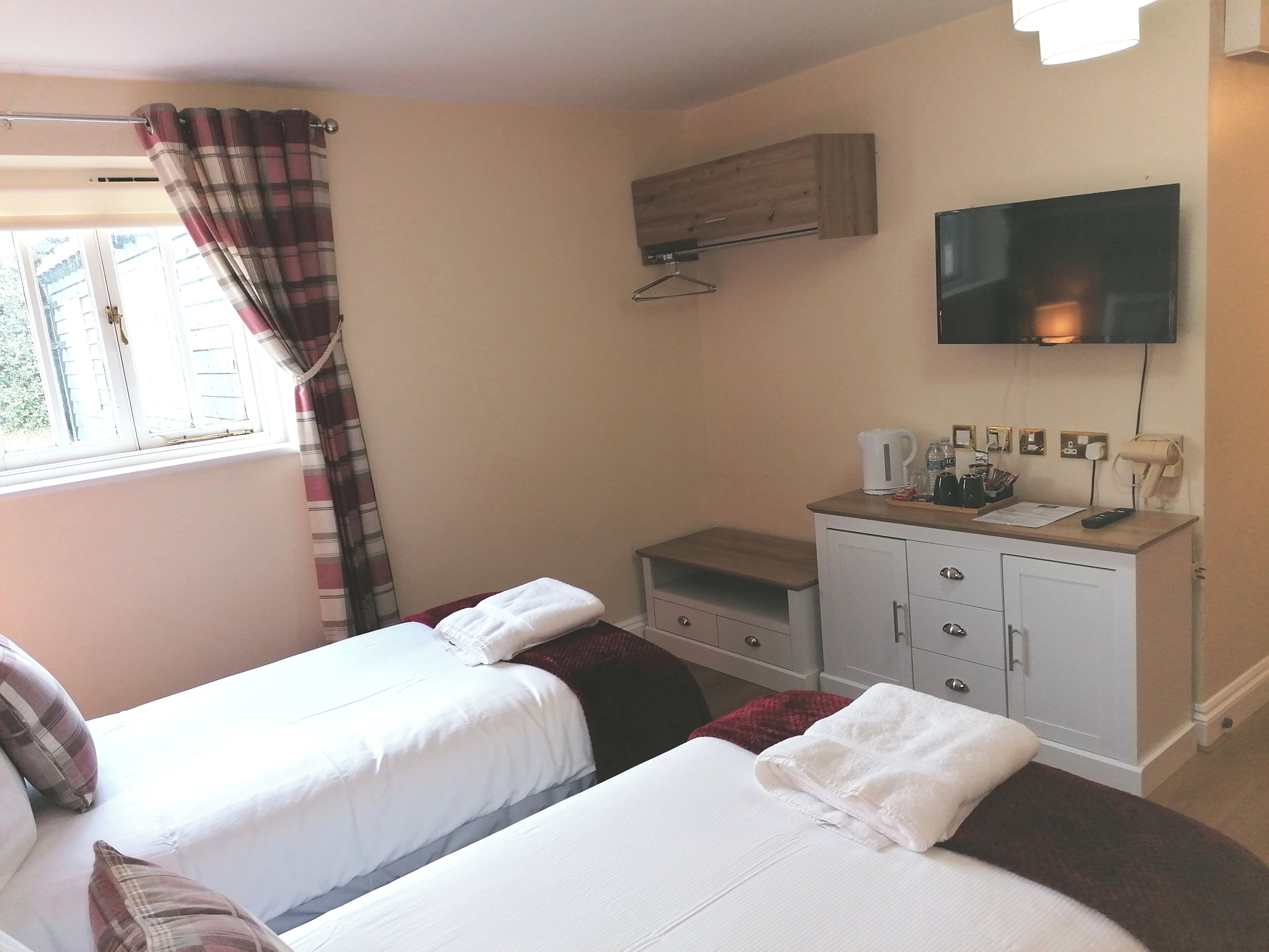 classic twin room | individually decorated, iron/ironing board, free wifi, bed sheets
