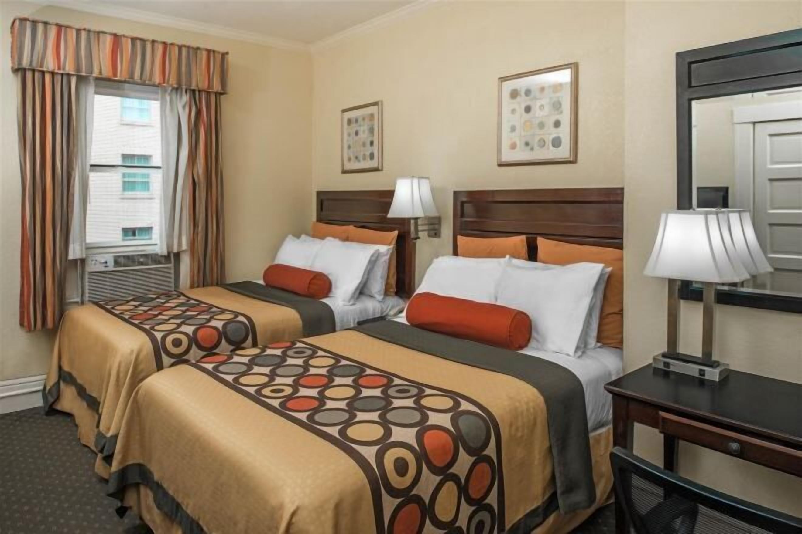 加厚床垫、办公桌、遮光窗帘、熨斗/熨衣板