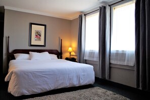 Suite, 1 King Bed with Sofa bed | Desk, blackout curtains, soundproofing, iron/ironing board