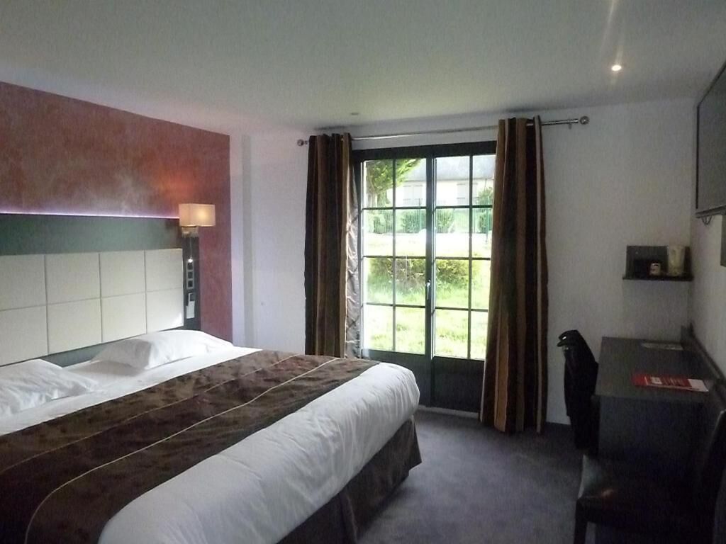 premium bedding, minibar, desk, free wifi