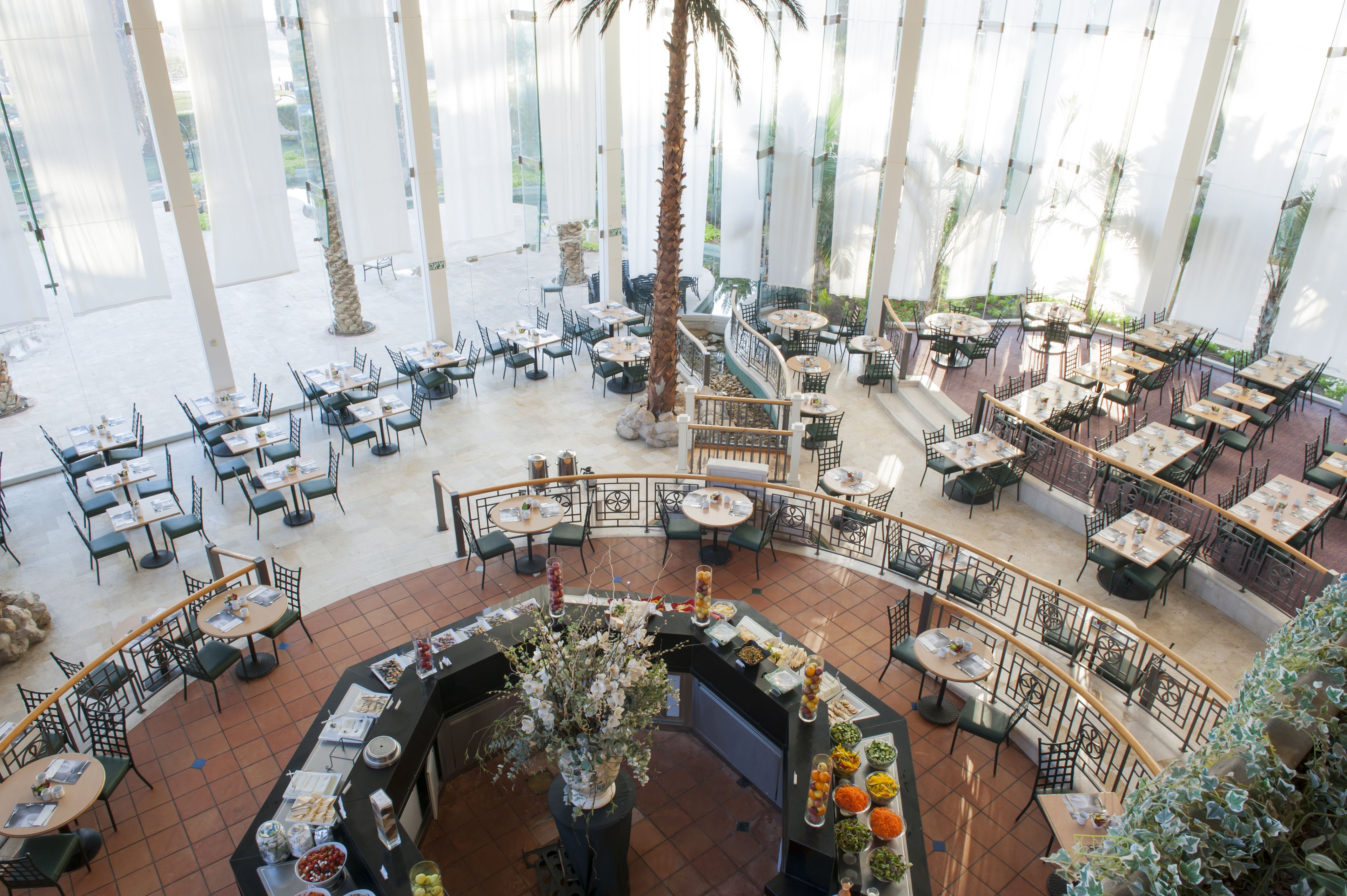 3 restaurants; ze serveren er ontbijt, lunch en diner 