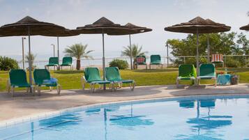 Piscina interna, piscina externa sazonal, espreguiçadeiras