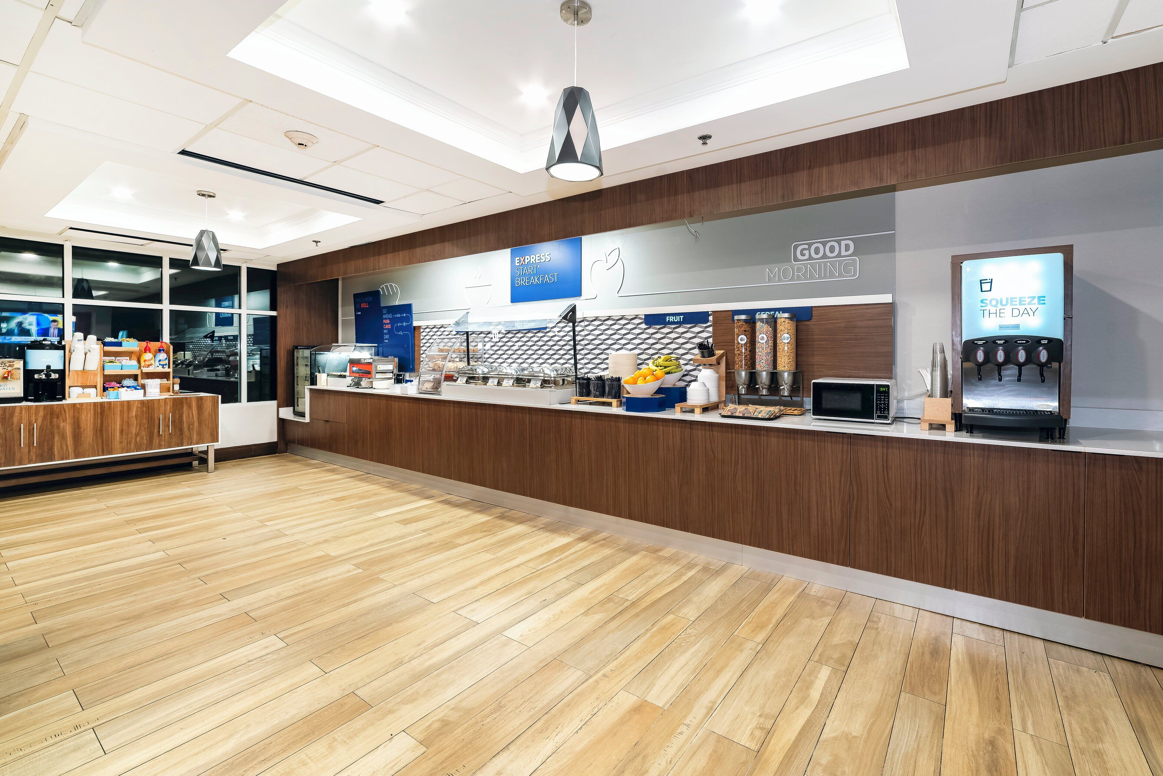 free buffet breakfast