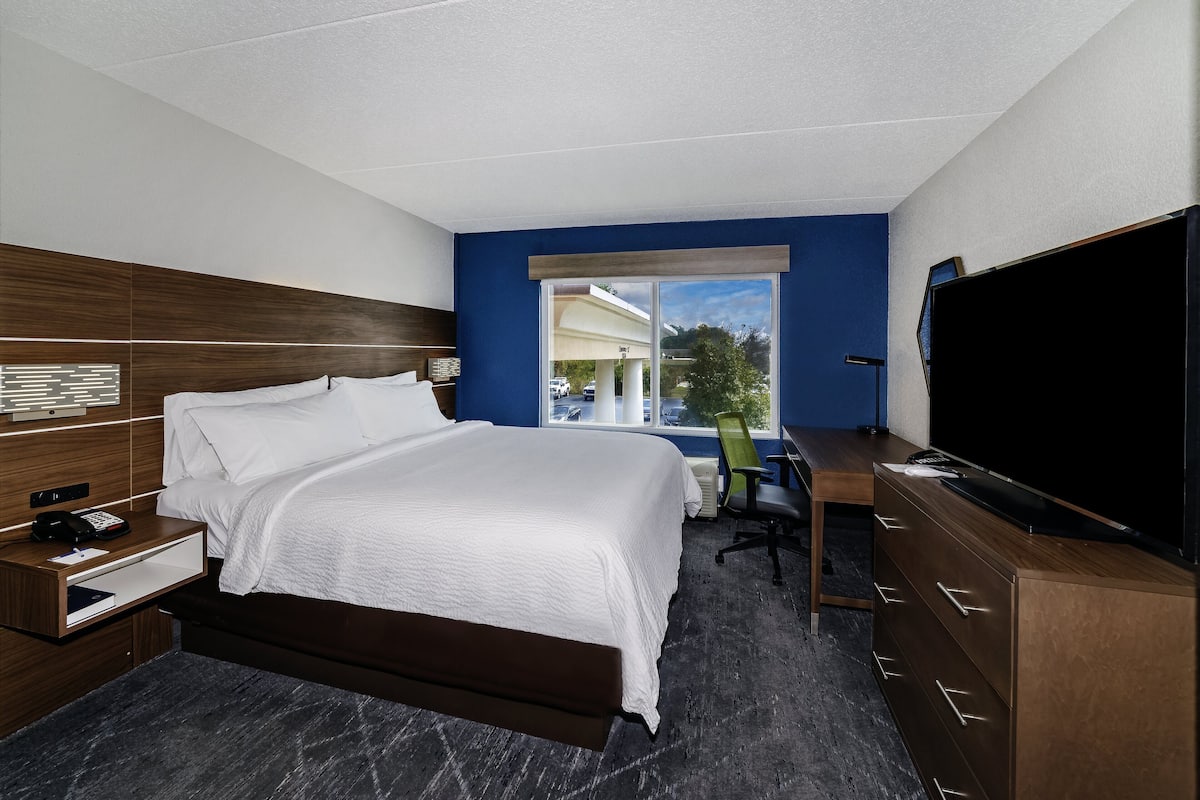 1 bedroom, in-room safe, desk, iron/ironing board