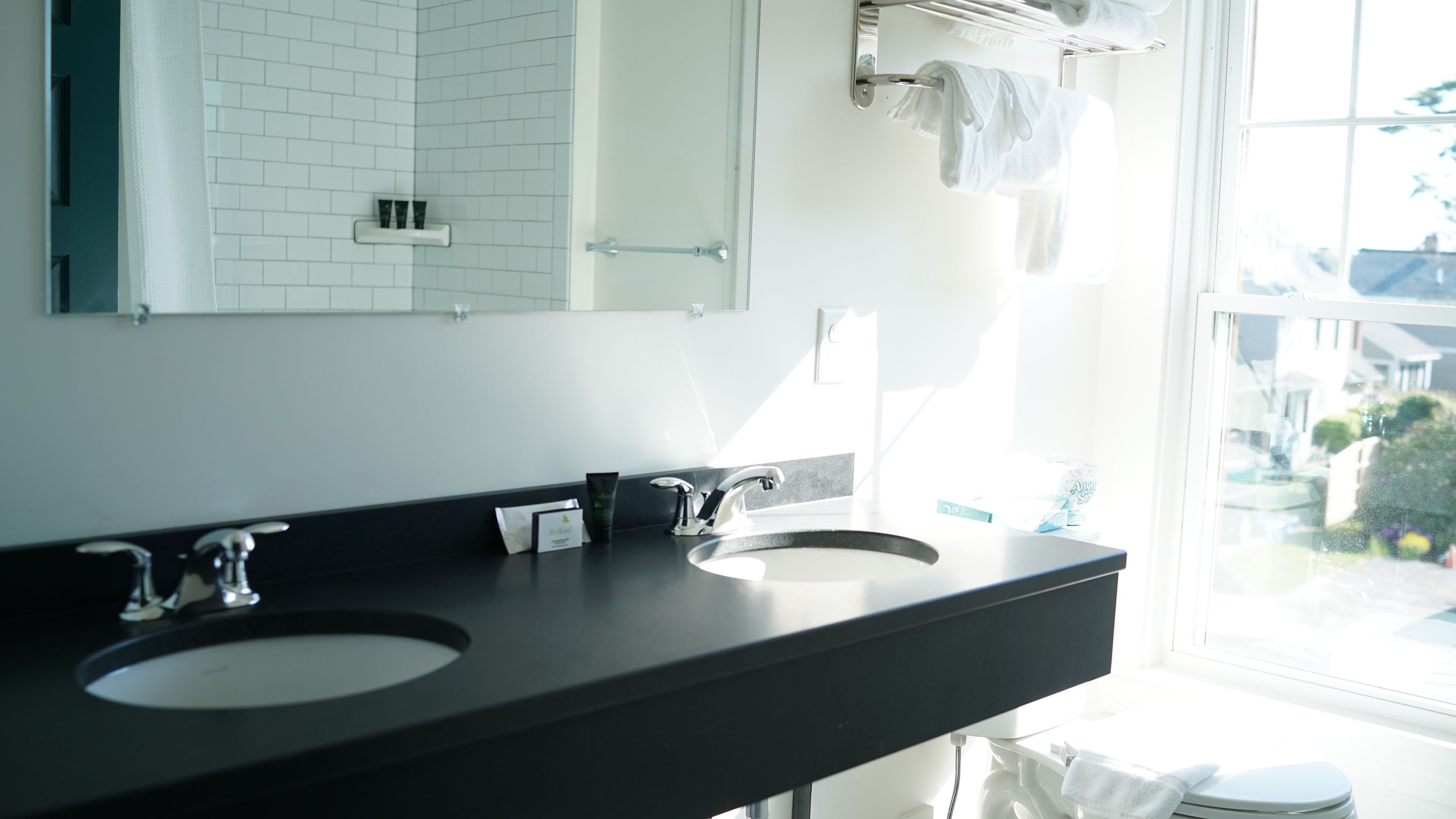 premium double room | bathroom | free toiletries, hair dryer, towels