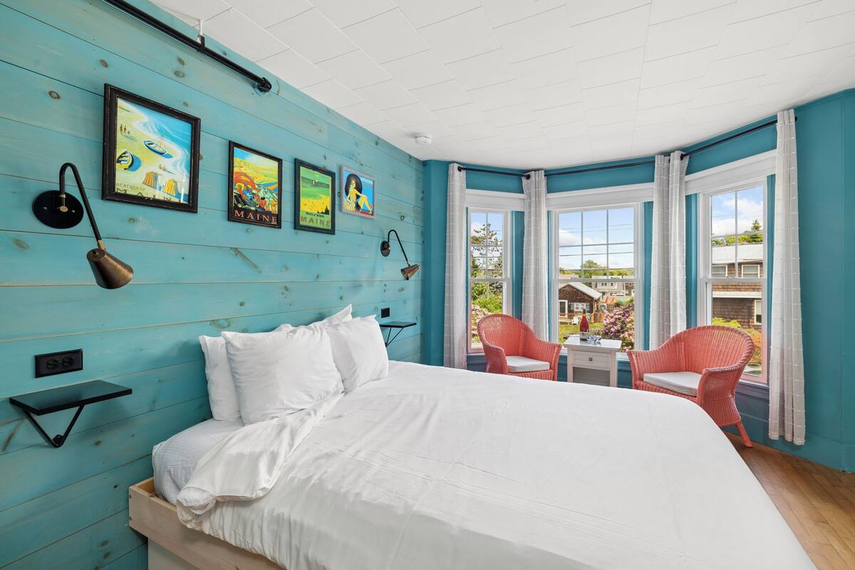 Superior Double Room, 1 Queen Bed | Iron/ironing board, WiFi (free), bed sheets