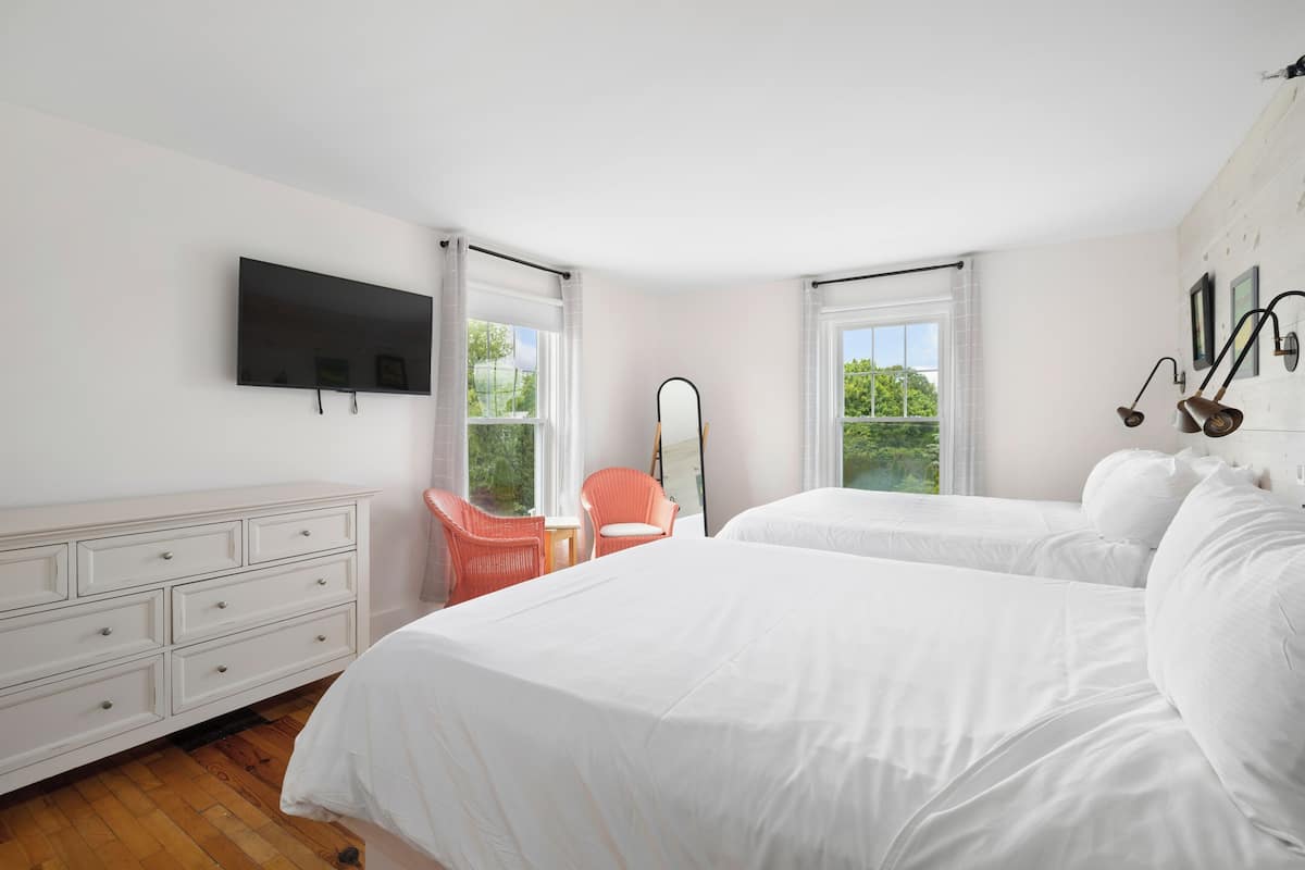 Premium Quadruple Room, 2 Queen Beds | Iron/ironing board, WiFi (free), bed sheets