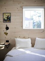 Tabla de planchar con plancha, wifi gratis y ropa de cama 