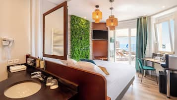 Junior-suite - 1 queensize-seng - terrasse - havudsigt | Premium-sengetøj, Select Comfort-senge, minibar, pengeskab på værelset