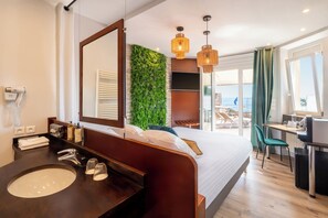 Junior-suite - 1 queensize-seng - terrasse - havudsigt | Premium-sengetøj, Select Comfort-senge, minibar, pengeskab på værelset