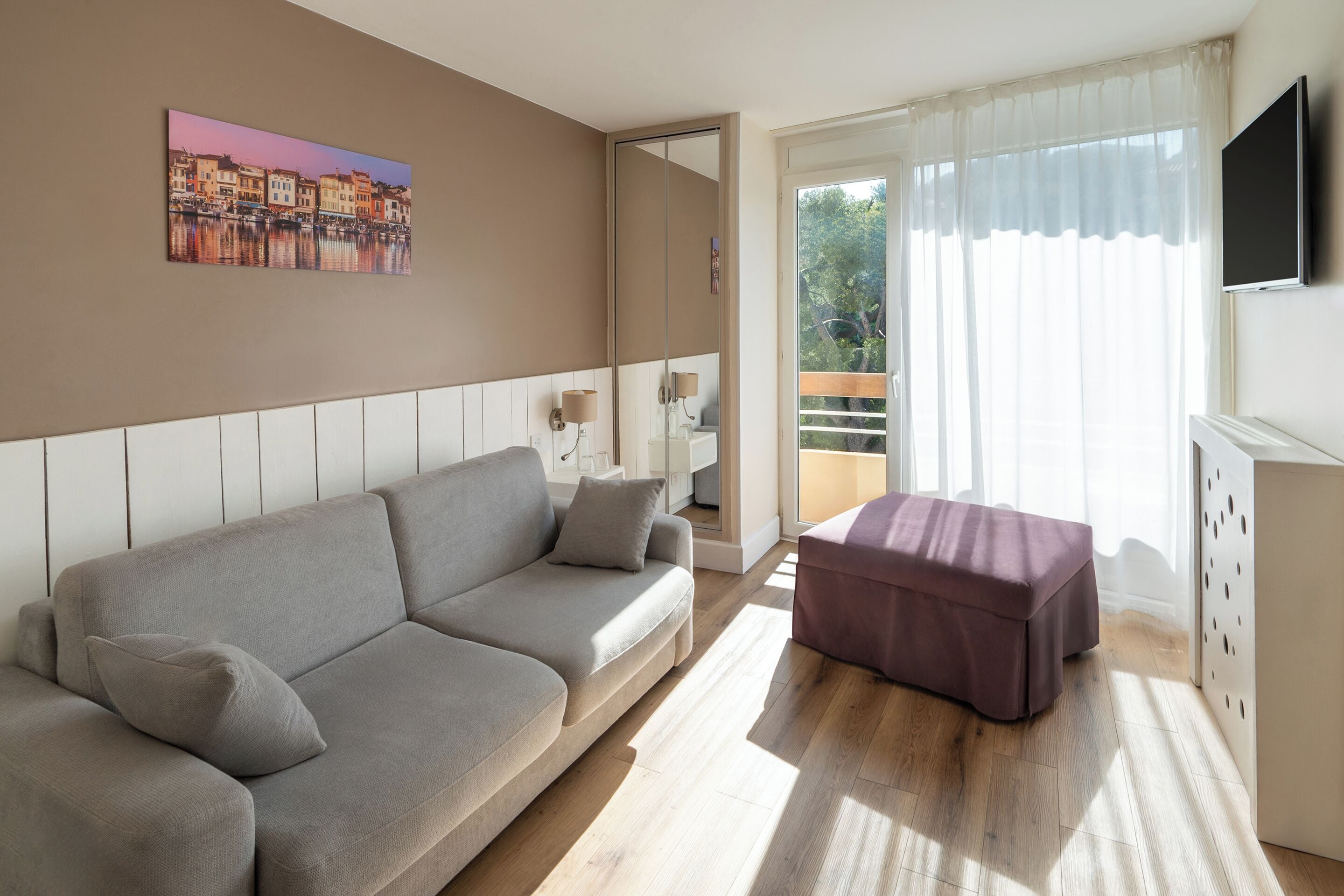 junior suite, 1 queen bed, non smoking, balcony (with sofabed) | living area | tv