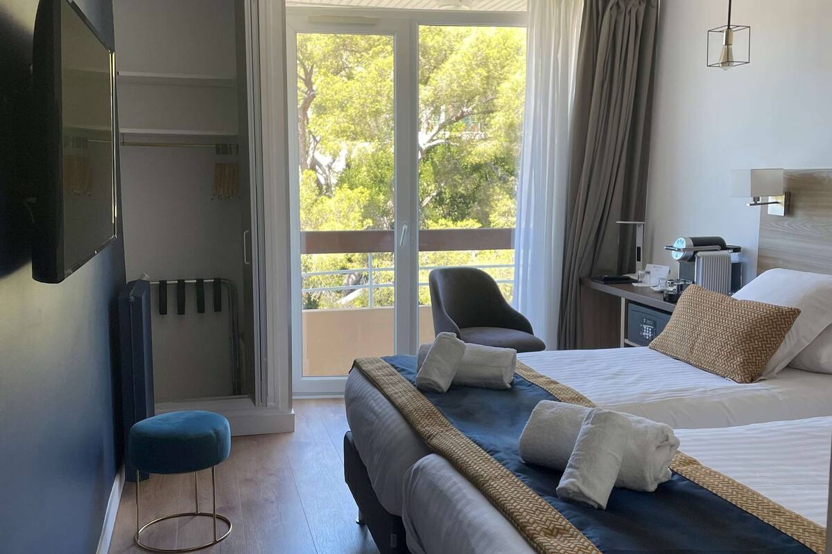 comfort room, 2 single beds, non smoking, balcony | premium bedding, select comfort beds, minibar, in-room safe