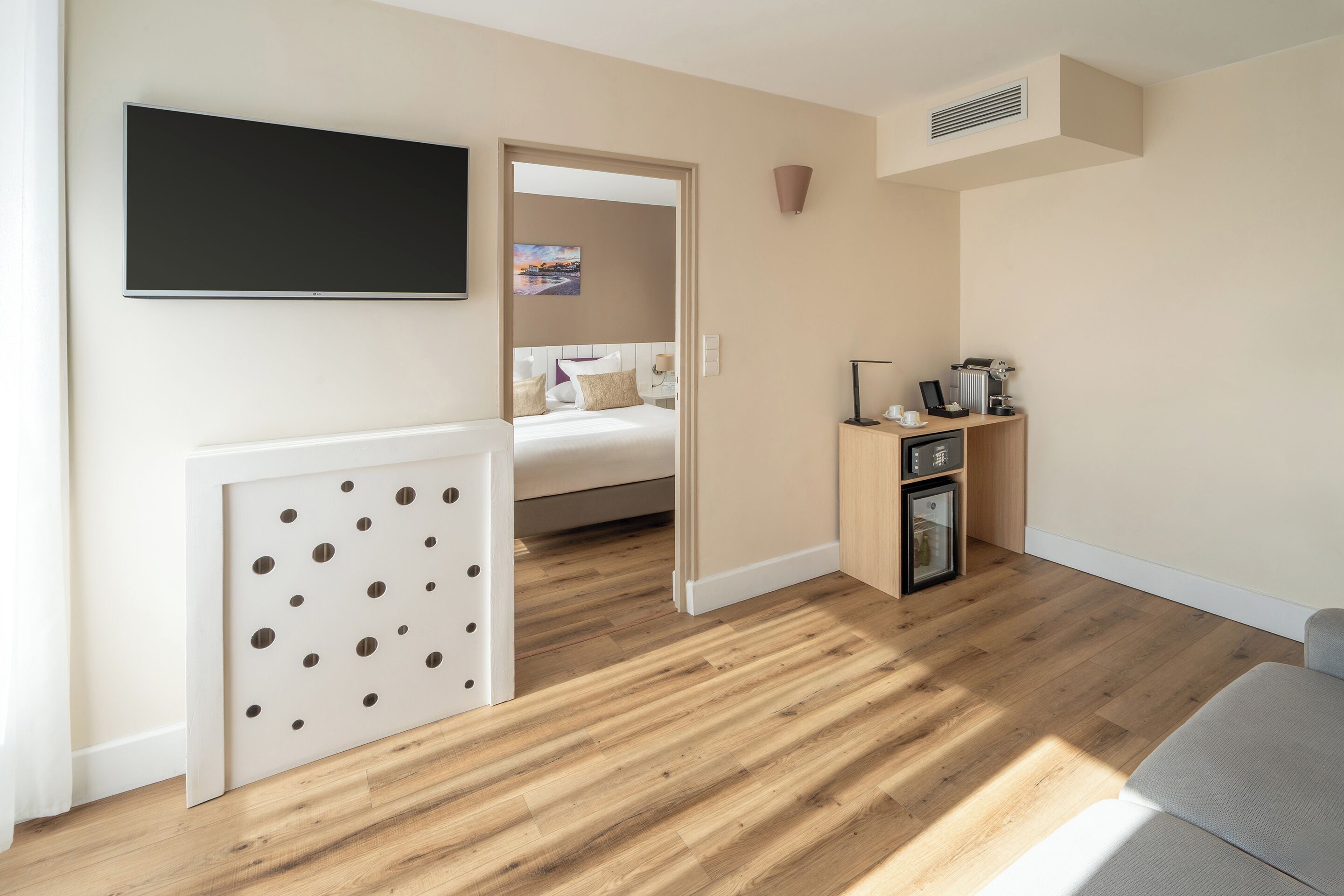 junior suite, 1 queen bed, non smoking, balcony (with sofabed) | living area | tv