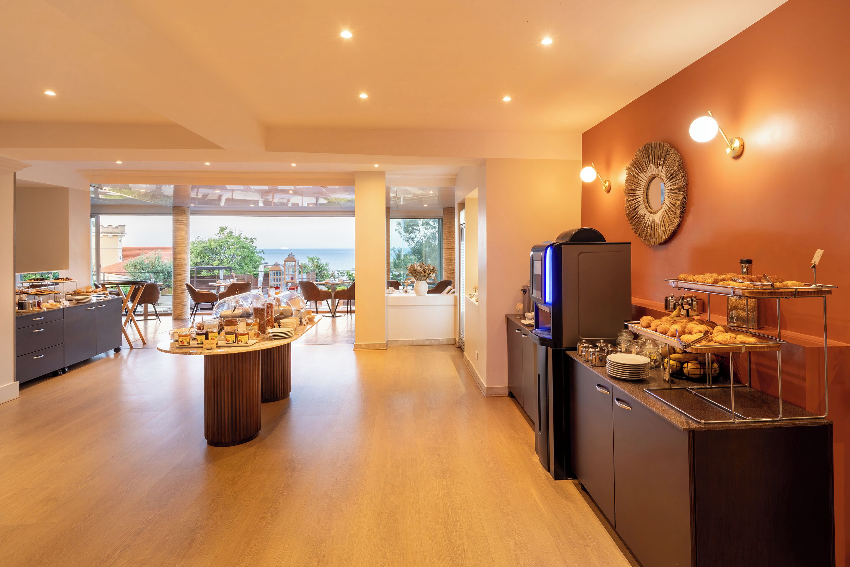 daily continental breakfast (eur 17 per person)