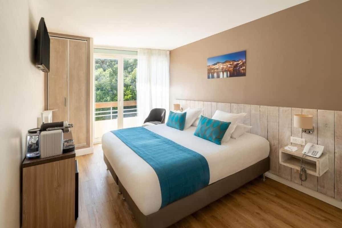 Premium bedding, Select Comfort beds, minibar, in-room safe