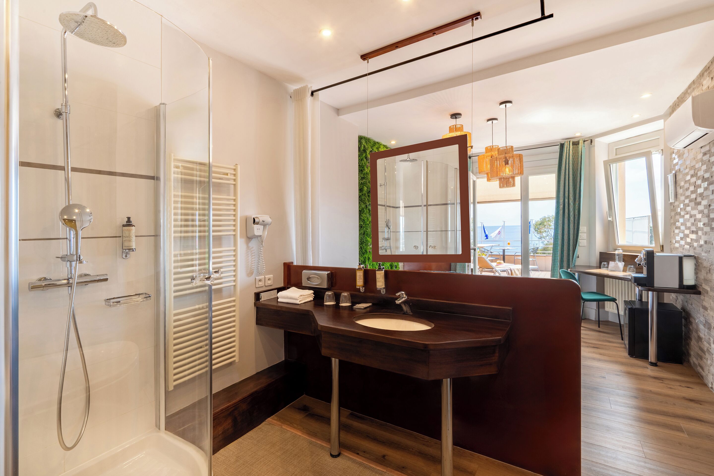 junior suite, 1 queen bed, terrace, sea view | bathroom | free toiletries, hair dryer, towels