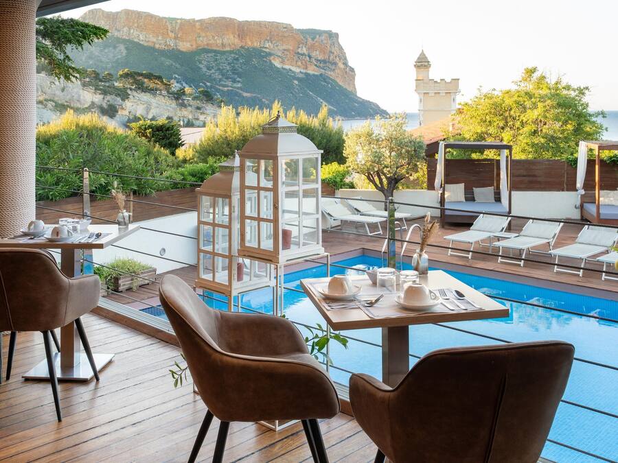 Petit déjeuner continental (17 EUR par personne)