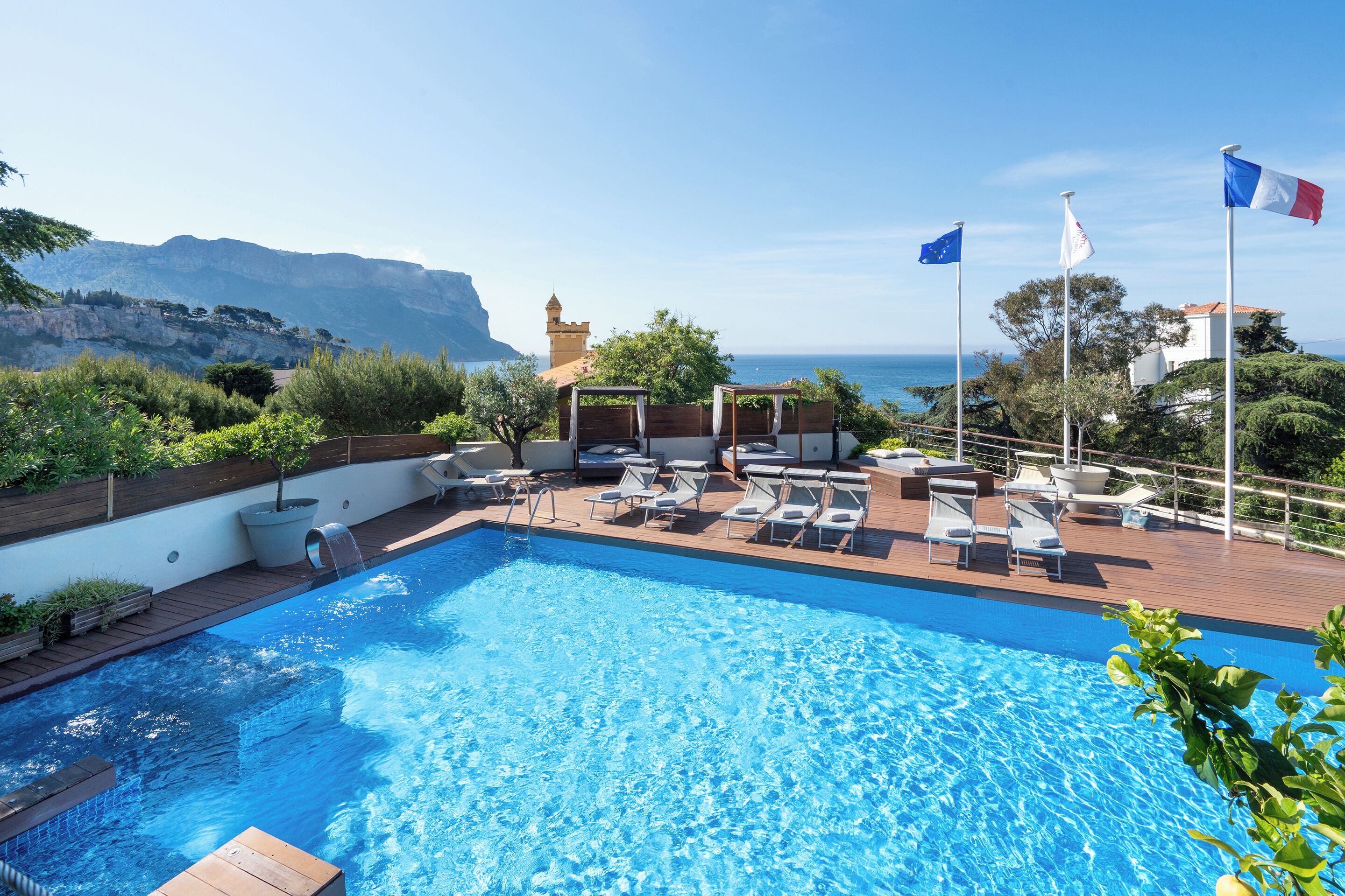 outdoor pool, pool loungers