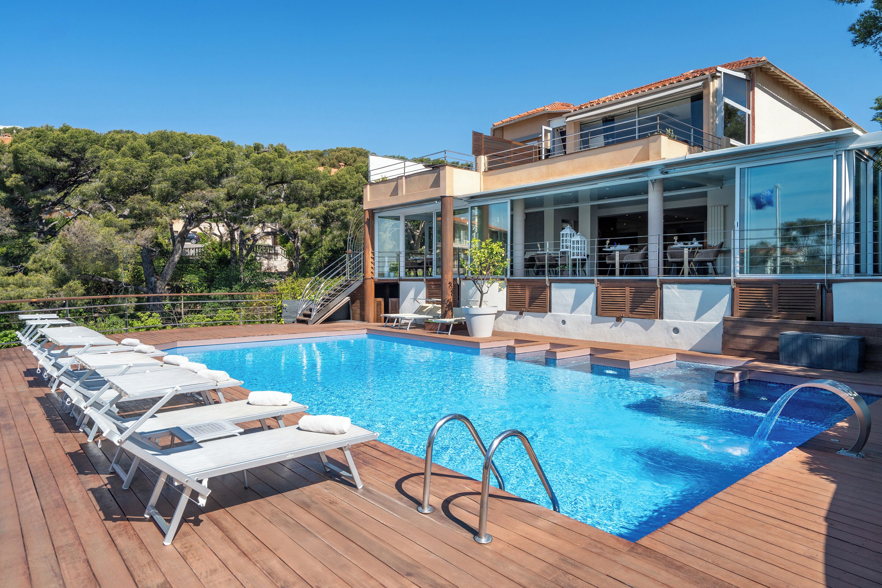 outdoor pool, pool loungers