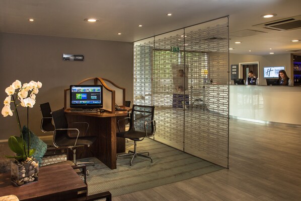 Trung tâm hành chính, văn phòng