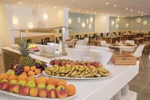 Päivittäinen buffetaamiainen (17 EUR per henkilö)