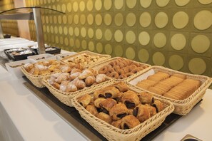 Päivittäinen buffetaamiainen maksusta