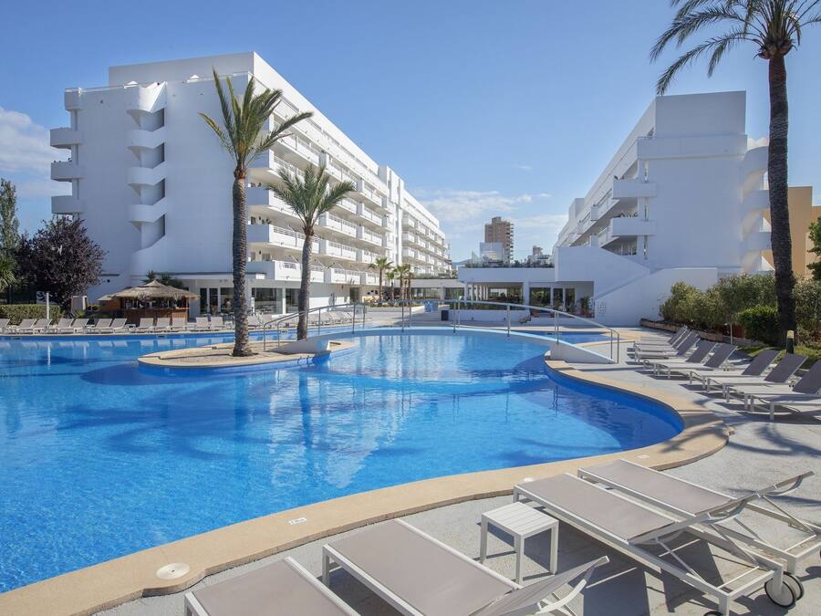 Indoor pool, 3 outdoor pools, pool umbrellas, sun loungers