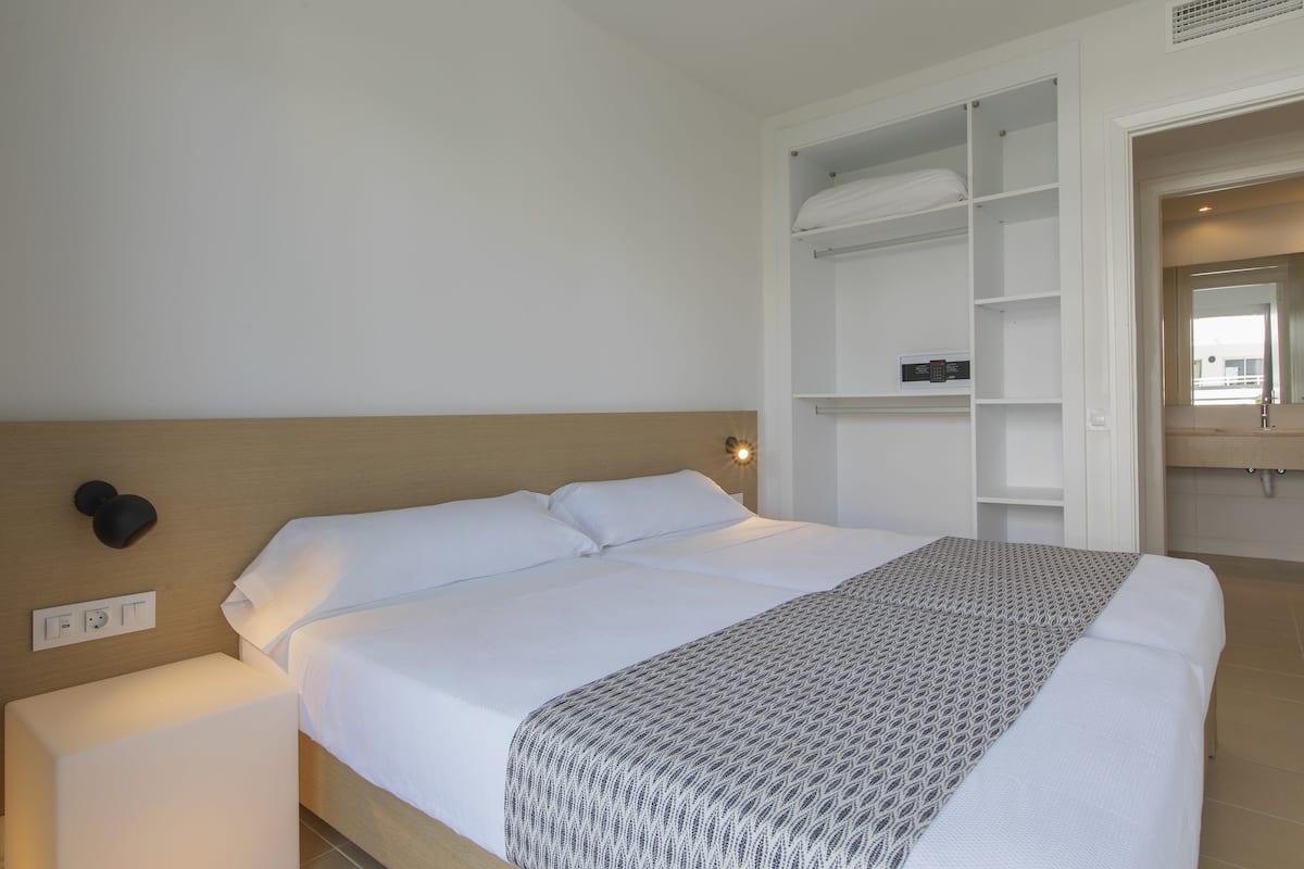 1 bedroom, in-room safe, blackout curtains, free cots/infant beds