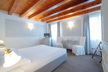 Superior Double Room, Canal View