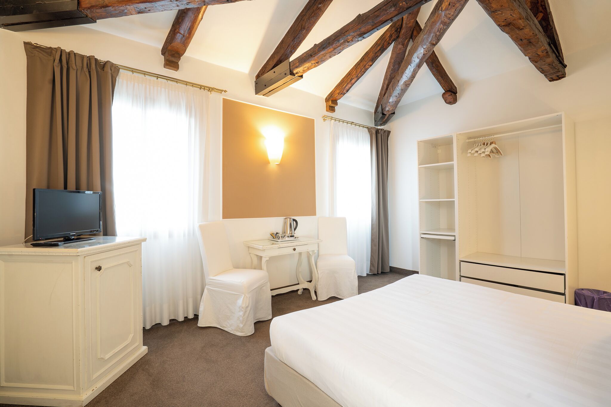 Superior Double or Twin Room, Canal View