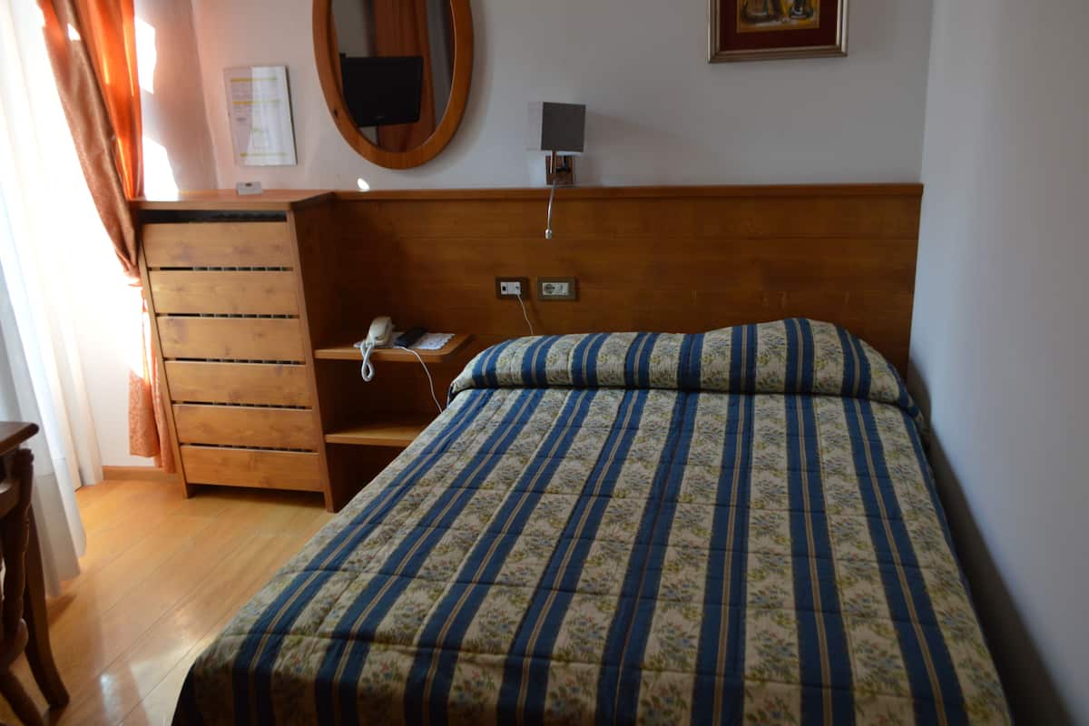 Superior Single Room | Hypo-allergenic bedding available, down comforters, in-room safe