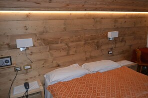 Hypo-allergenic bedding, down comforters, in-room safe, soundproofing - Montana (Cortina d'Ampezzo)