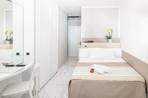 In-room safe, desk, free WiFi, bed sheets - Hotel Mediterraneo (Lignano Sabbiadoro)