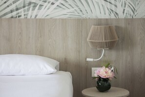 Ropa de cama hipoalergénica, edredones de plumas, minibar y caja fuerte