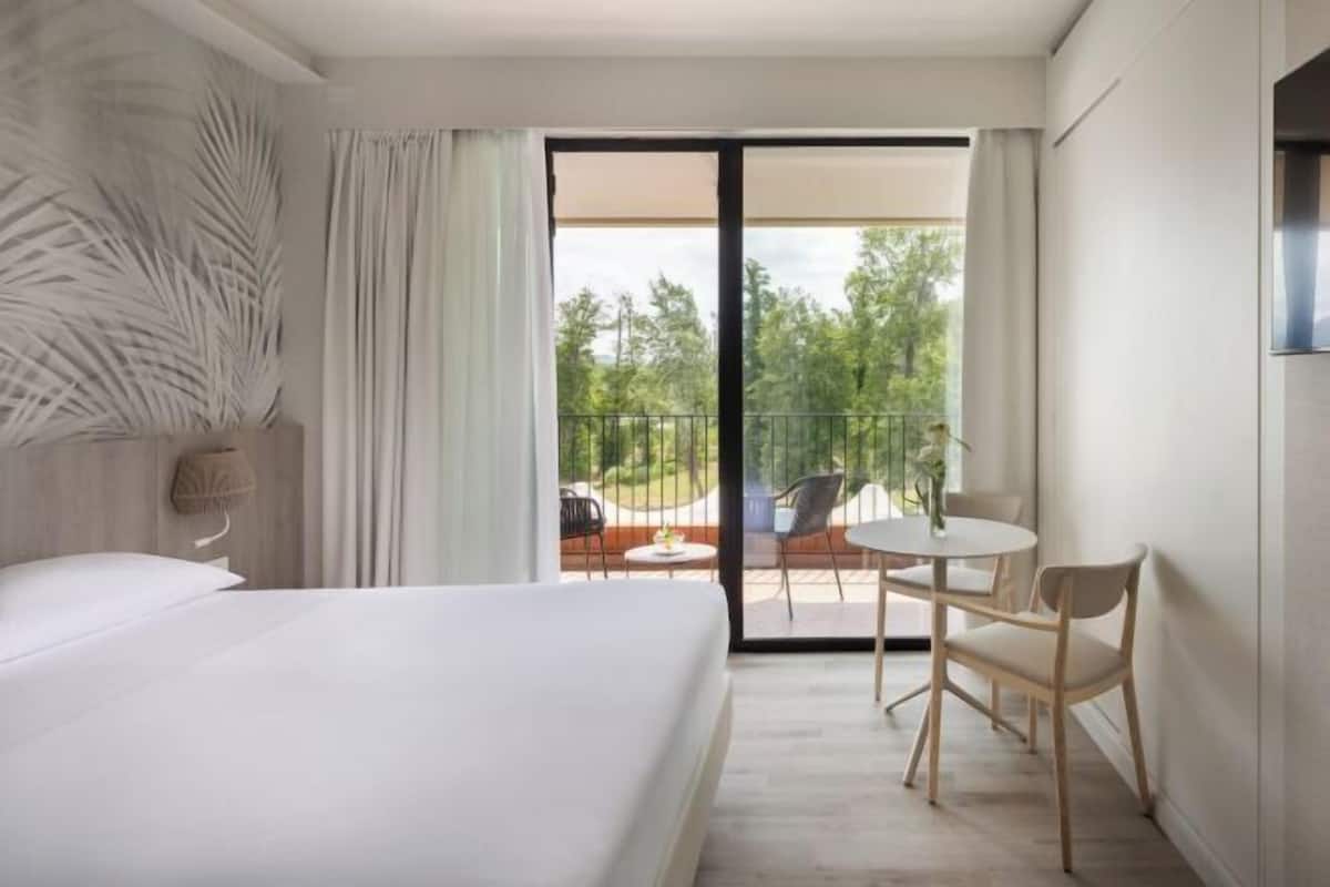 Down duvets, minibar, in-room safe, desk