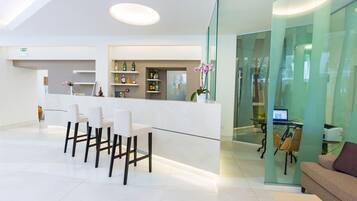 2 bars, bar en bord de piscine