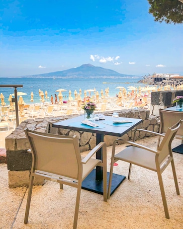 Ristorante. Hotel & Resort Le Axidie