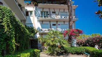 Majoituspaikan sisäänkäynti