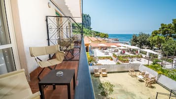 Chambre Double Standard, 1 lit double ou 2 lits jumeaux, balcon, vue partielle sur la mer | Vue depuis le balcon