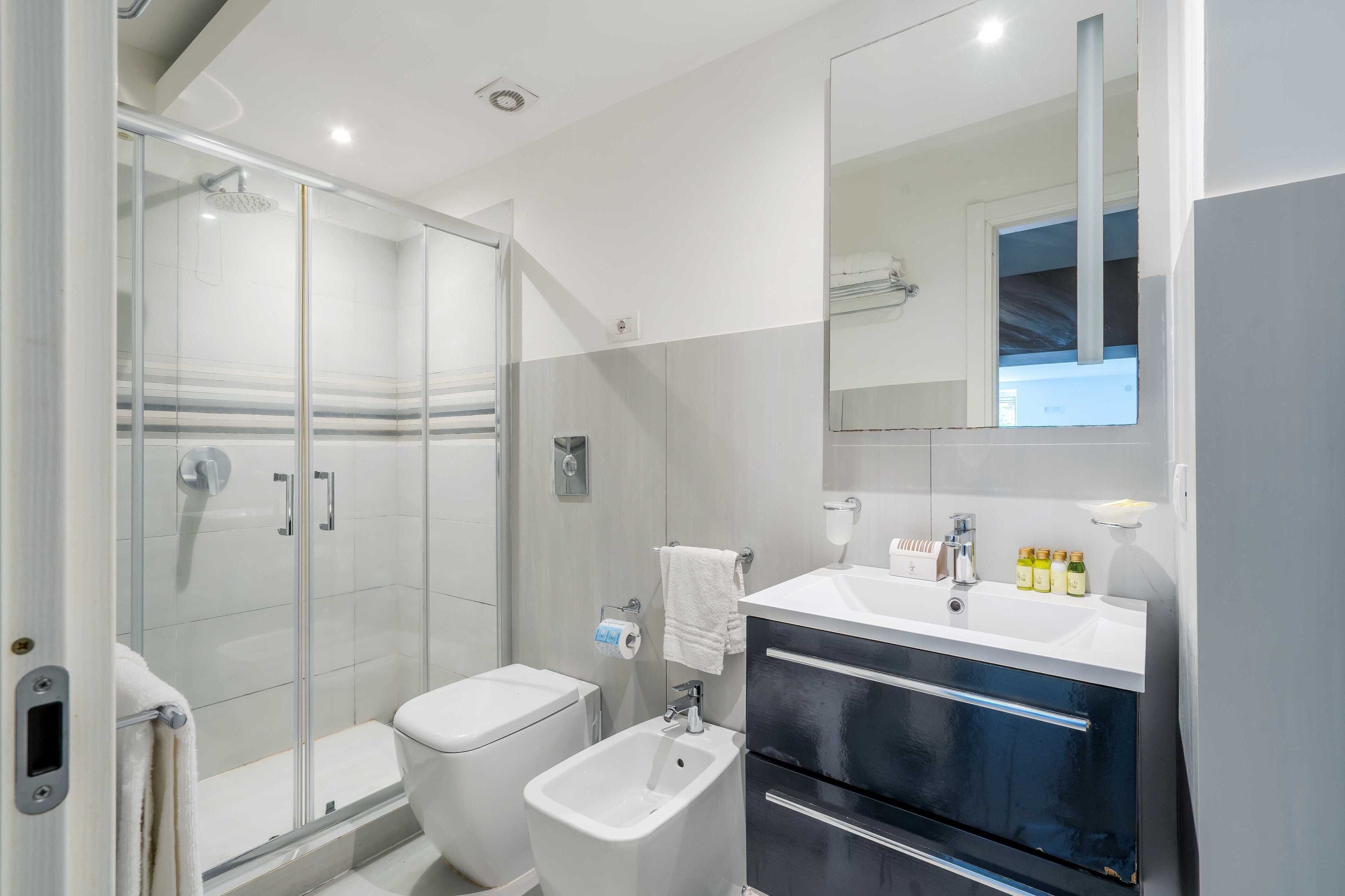 shower, free toiletries, hair dryer, slippers