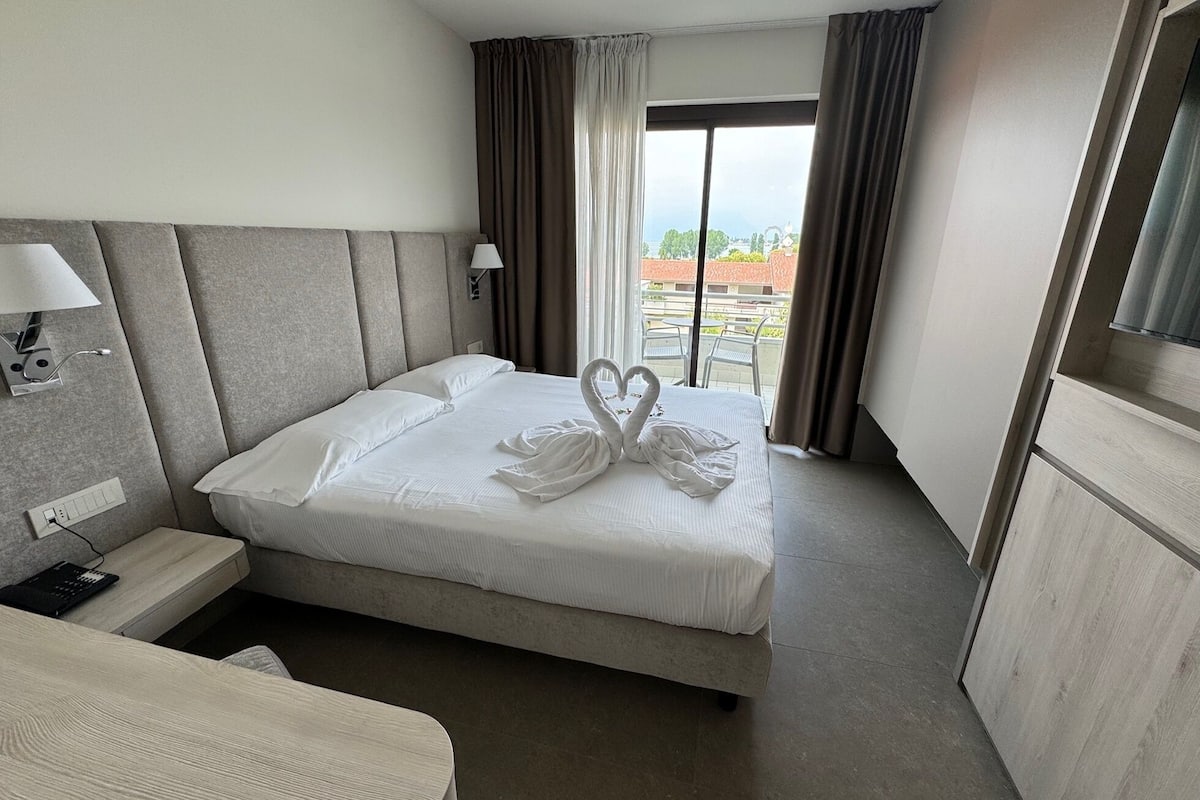 Double Superior New Style | 1 bedroom, minibar, in-room safe, blackout drapes