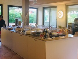 Desayuno continental incluido todos los días