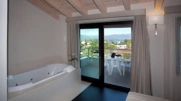 Suite, Lake View | Bathroom | Shower, free toiletries, hair dryer, bidet