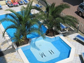 Outdoor pool, sun loungers - Mutacita (RIMINI)