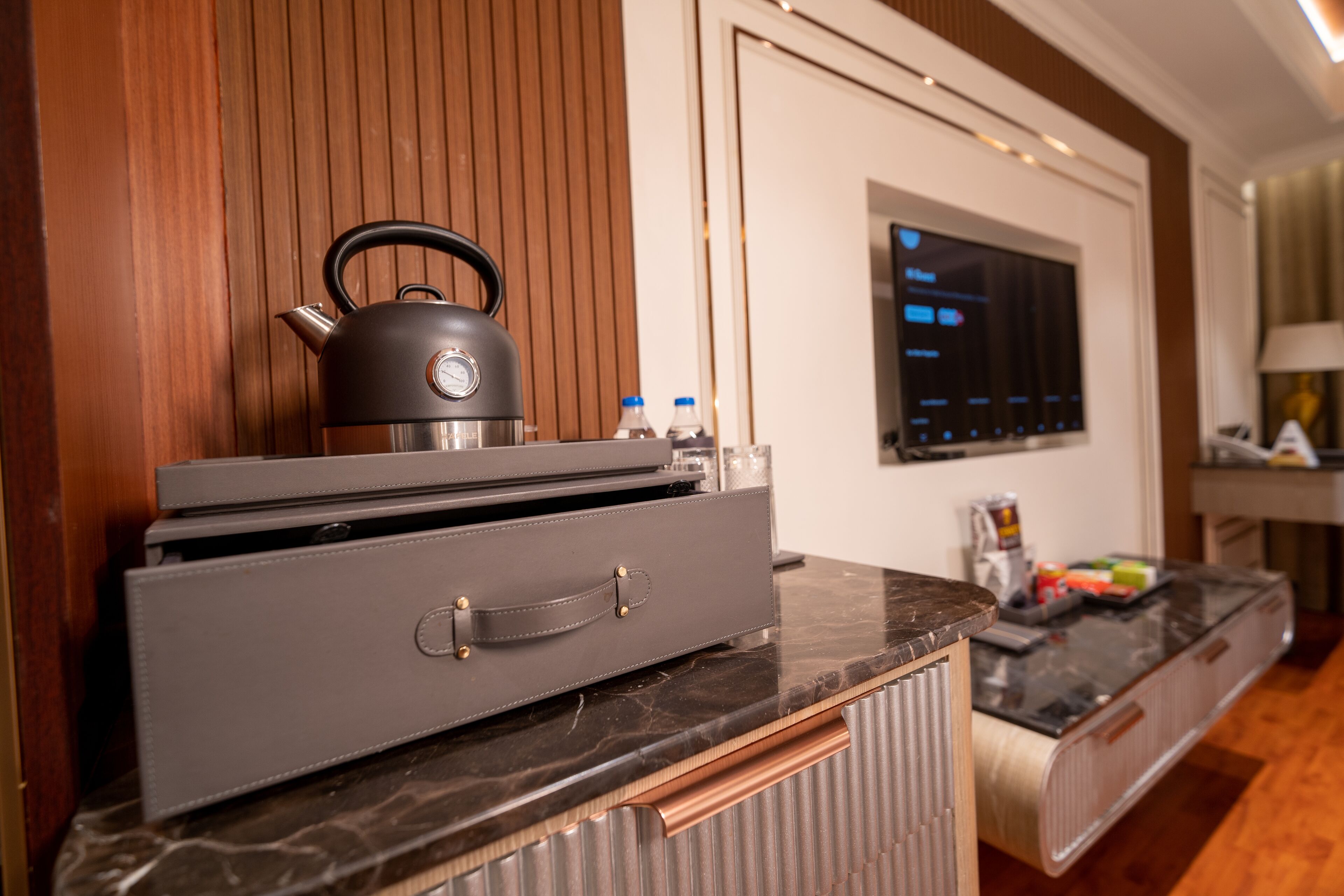 deluxe king | 1 bedroom, premium bedding, pillow-top beds, in-room safe