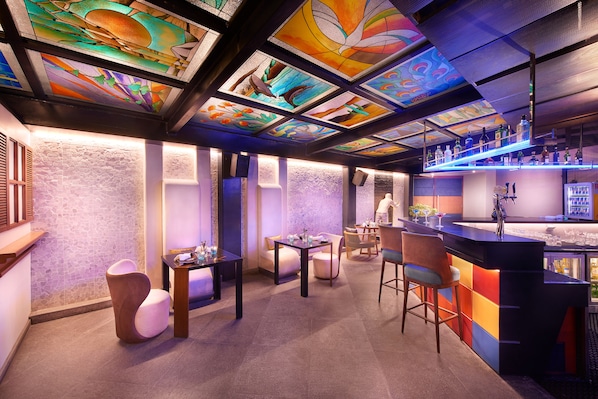 4 restaurants, breakfast, lunch, dinner served; international cuisine