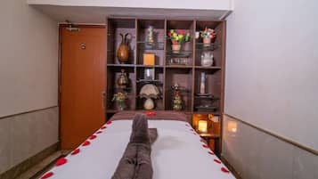 Sauna, steam room, body treatments, body wraps, body scrubs, facials